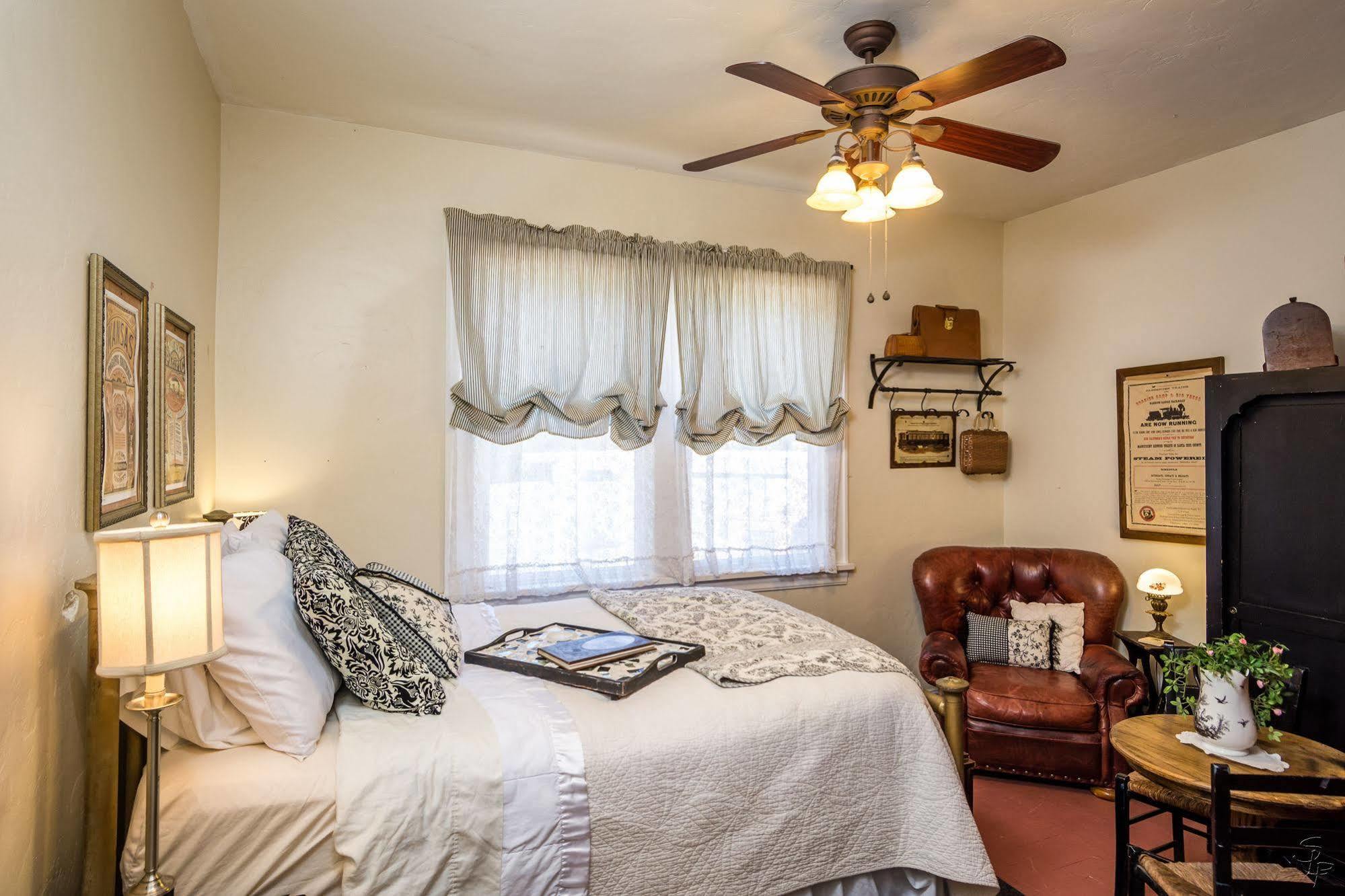 Joshua Inn Bed & Breakfast Hollister Extérieur photo
